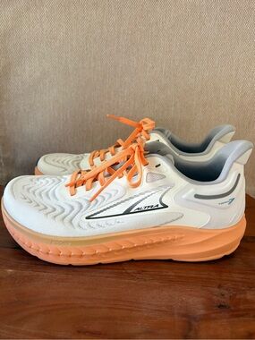 Altra Torin 7 women’s Size  9.5 running shoes sneakers size Orange White